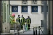 Feuerwehrleute vor der Synagoge in Rouen (AFP)